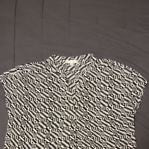 Maison D Amelie Black & White Geometric Short-Sleevr